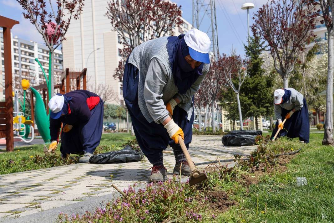 Zamanın yeşil aktığı Meram'da hummalı yaz hazırlığı! İşte karelerle o çalışmalar 8